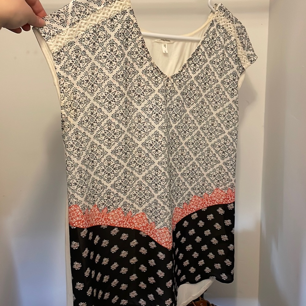 Women’s dress shirt. Size large